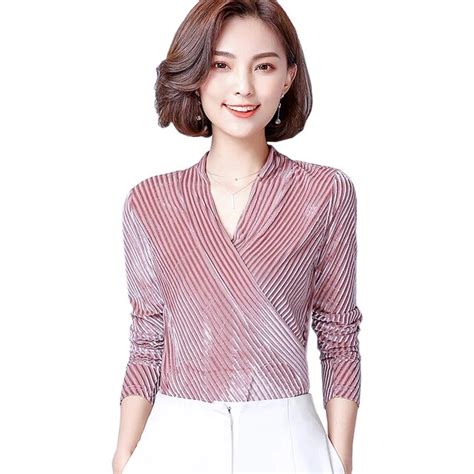 2018 Autumn Korean Long Sleeve Basic Female T Shirts Elegant Slim V Neck Velvet Women Warm Tops