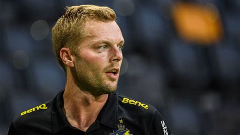 Последние твиты от sebastian larsson (@seb_larsson). AIK:s Sebastian Larsson skadad - missar Mjällby-match | SVT Sport