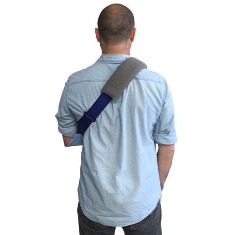 A collar and cuff sling is used for:elbow injuries (it is used to keep pressure of the elbow)shoulder injuries.injury to the collar bone(the latter two are mainly treated with a normal arm sling). Elbow & Wrist Sling - Simple Collar & Cuff Arm Sling