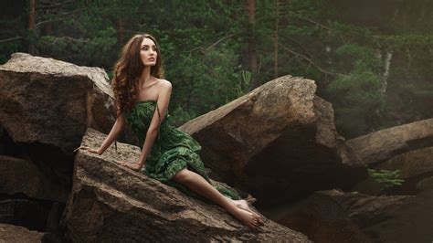 Fondos De Pantalla Bosque Mujer Modelo Rock Naturaleza Morena Sentado Vestir Vestido