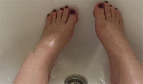 Girl Shares Image Of Herself Stuck In The Bath You Wont Believe How She Got There Life
