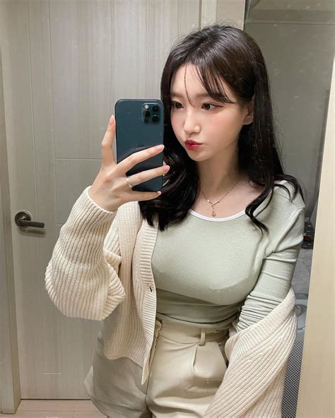 Cute And Busty R Koreanhotties