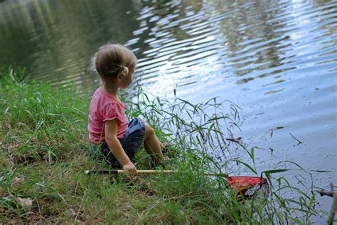 Nature Study: Exploring Ponds with Kids • RUN WILD MY CHILD