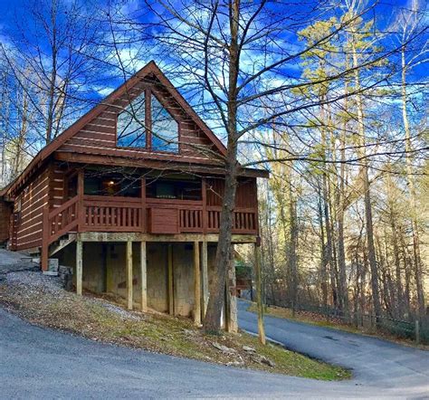 Gatlinburg cabins near ober gatlinburg offer easy access to the ski area and amusement park. LOVE ME ALWAYS* QUIET CONVENIENT TO TOWN* *CLOSE TO ALL ...
