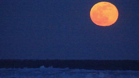 February Full Moon Over Lake Superior 2192019 Youtube