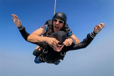 Pin By Michele J Lasher On Skydiving Travel Pictures Poses Tandem