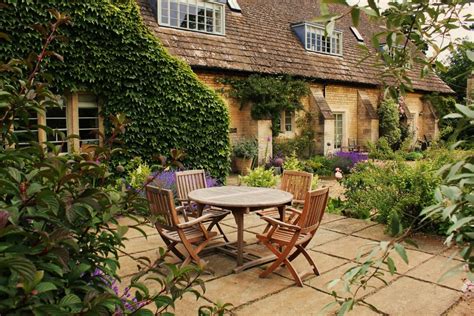 21 Best Garden Designs For Your Courtyard