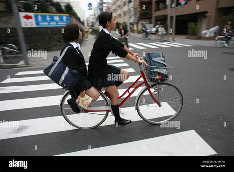 Colegialas Japonesas En Minifalda Fotograf As E Im Genes De Alta Resoluci N Alamy