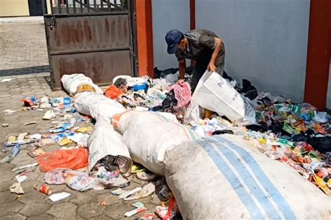 Warga Cilegon Olah Sampah Plastik Jadi BBM Asosiasi Emiten Indonesia