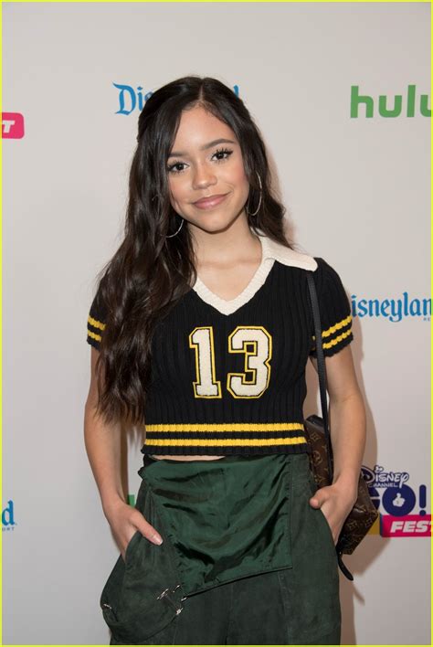 Jenna Ortega Is Stuck In The Middle Of Isaak Presley And Malachi Barton At Go Fan Fest Photo