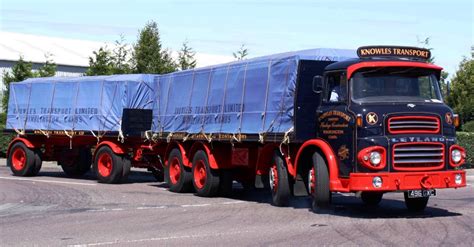 Balik lagi ke gandengan, ternyata eh ternyata foto dengan menggandeng pacar, lagi hits banget nih. Gambar & Foto Mobil Truk Gandeng Terbaru Unik Keren 2018