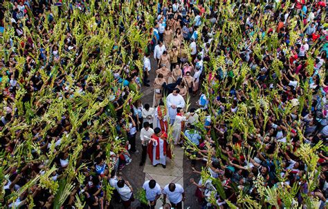 Look Filipino Catholics Observe Palm Sunday Cbcpnews