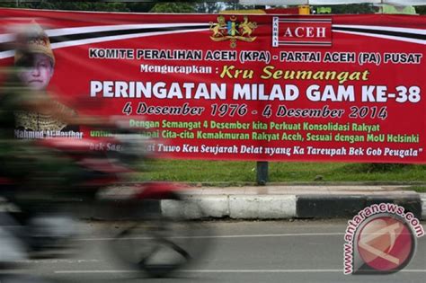 Polisi Dan Tni Turunkan Bendera Bulan Bintang Di Aceh Antara News