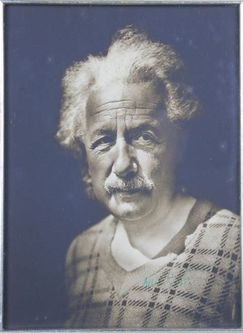 Albert Einstein Rare Signed 75 X 975 Portrait Photograph Beckett