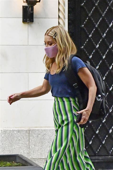 Kelly Ripa Out And About In New York 07192021 Hawtcelebs