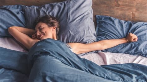 The Definitive Science Behind Why Women Actually Need To Sleep In