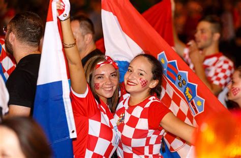 Kroatien und england trennten sich mit 0:0 und sind damit in der nations league immer noch gleichermaßen vom abstieg bedroht. WM-Halbfinale Kroatien gegen England: So bereitet sich die Polizei Stuttgart auf die Partie vor ...