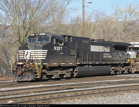 Ns 9357 Lead Unit On This Sb Mixed Freight