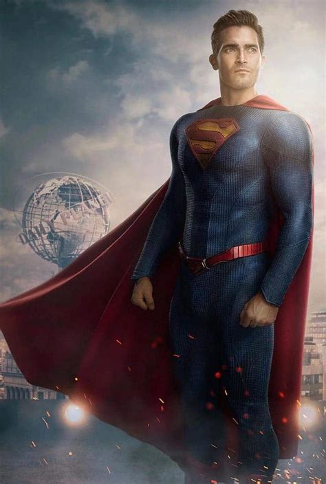 First Look At Tyler Hoechlin In His Brand New Superman Suit Heroic