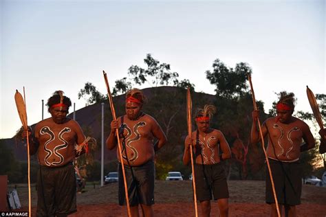 Aboriginal Australians Dance In Traditional Dress At Uluru Daily Mail