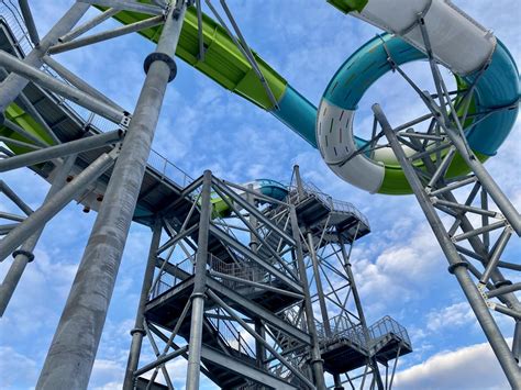 Tsunami Surge - Hurricane Harbor Chicago