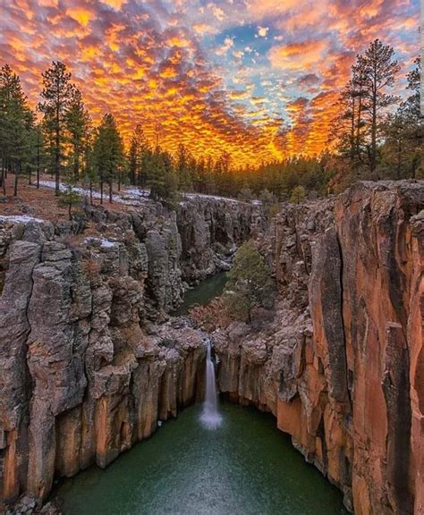 Sunset At Sycamore Falls In Northern Arizona In 2020 Natural Scenery