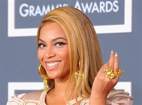 Beyoncé And Jay Z Got Matching Iv Tattoos On Their Ring Fingers 20