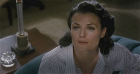 2 dünya savaşı sona ermiştir frankfurt dışındaki kronberg şatosu, muzaffer amerikan askerleri için eğlence kulübüne dönüşmüştür bunların başını albay jack durant (billy zane) ve teğmen kathleen nash (lyne renee). Lyne Renee | ČSFD.cz