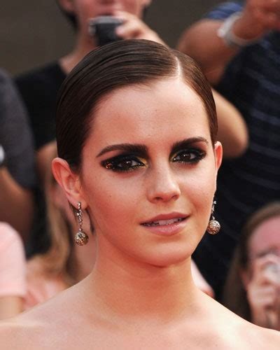 Ohhhh Emma Watson Wore A Really Cool Interesting Eye Makeup Look To