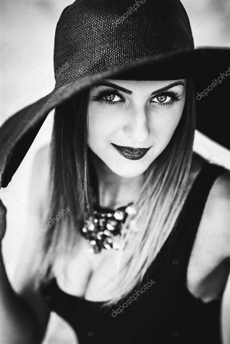 Portrait Of Pretty Girl In Black Hat Outdoor — Stock Photo © Bedya