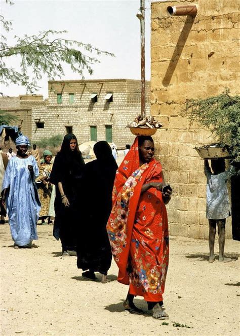Mali Women Of Timbuktu By Gert Holmertz
