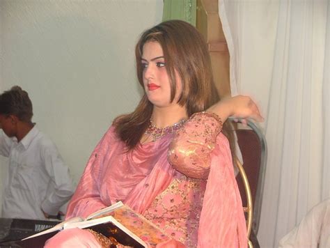 Semono Iku Smart Pashto Singer Ghazala Javed New Cute Private Photos At Home