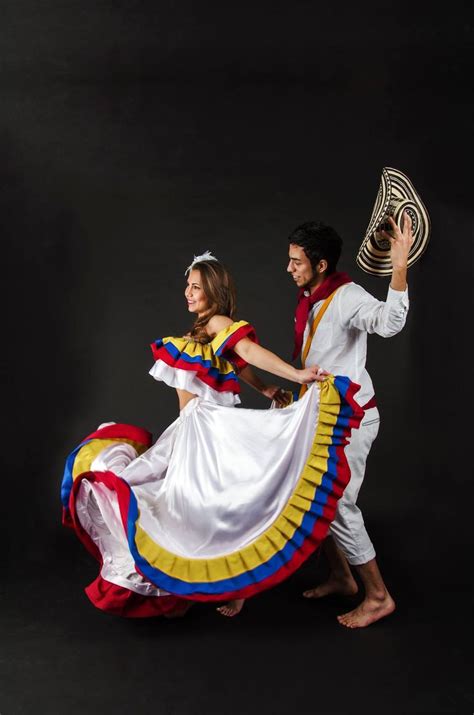 cumbia colombiana baile original del país colombia trajes tipicos colombianos traje tipico