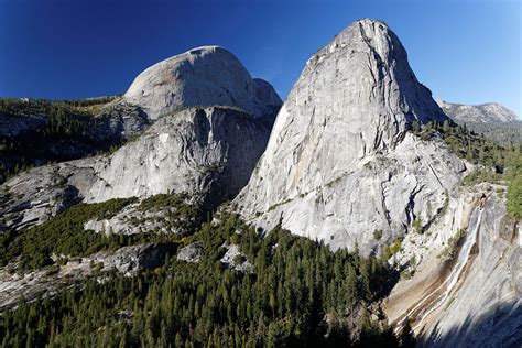 Yosemite Granite Mountains By Rogertwong