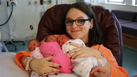 19 year old woman gives birth to identical triplets wics