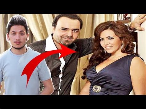 ارتدى هاني عادل بدلة غير رسمية باللون الأبيض، بينما ارتدت العروس فستانا أبيض اللون بسيطا، مكتفيا باكسسوار للشعر دون الطرحة. ‫قصة حب سامر المصري وزوجته ! ديشكو و المشاهير‬‎ - YouTube