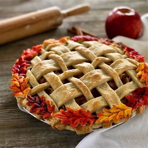 Cozy Fall Apple Pie This And Two More For A Friends Dinner Party Pie Pieart
