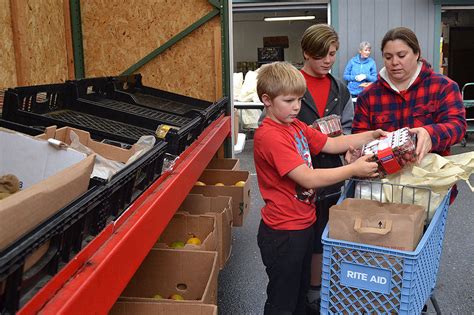 Sequim Sets The Table Food Bank Distributes 900 Thanksgiving Meals