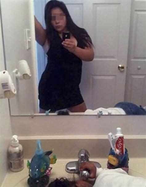 The Worst Selfie Fails By People Who Forgot To Check The Background Femanin