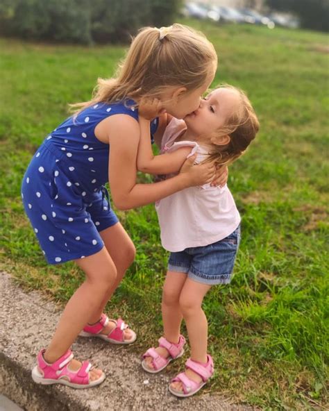 Adorable Sisters Kissing Each Other In 2021 Kids Kiss Pretty Little