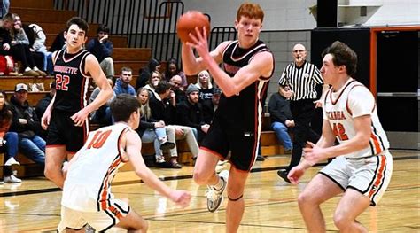 Marquette Outlasts Escanaba In Gnc Battle 63 56 Rrn Sports The