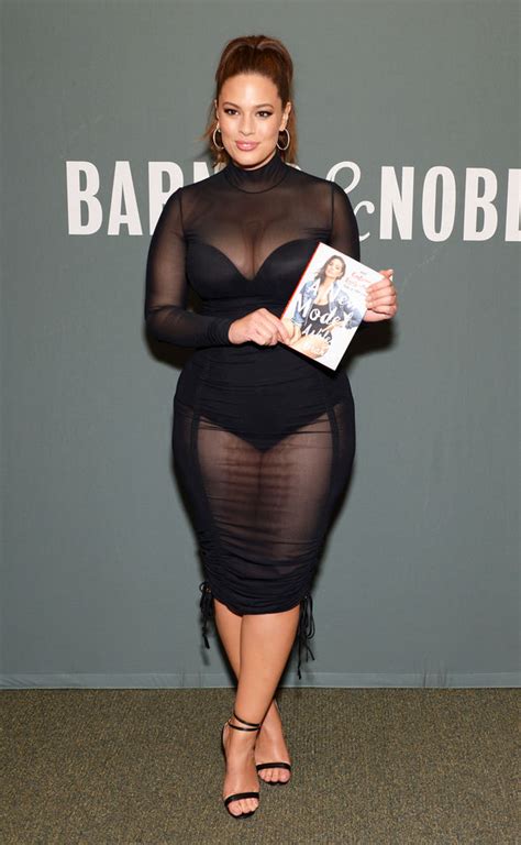 Ashley Graham Shows Off Maximum Cleavage And Sexy Hourglass Figure