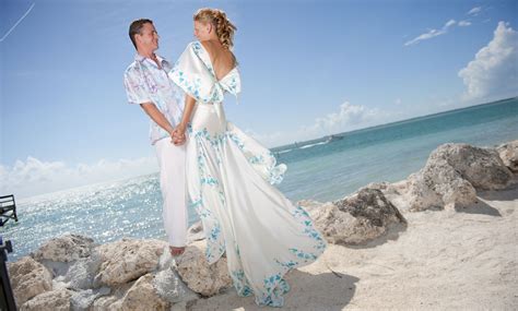 You have to be a little careful when it comes to beach formal attire. What To Wear To A Formal Beach Wedding - Alternative Beach ...