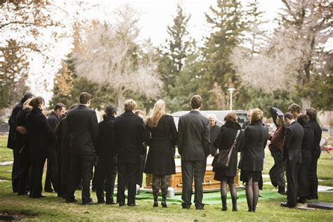 Funeral Attendance Etiquette Tips