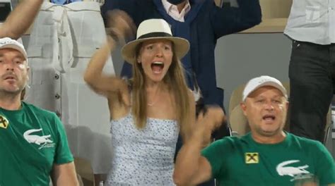 Video Novak Djokovic S Wife Jelena Was So Pumped Watching Him At French Open