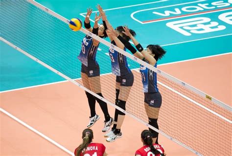 Blocking Or Spiking The Serve In Volleyball Better At