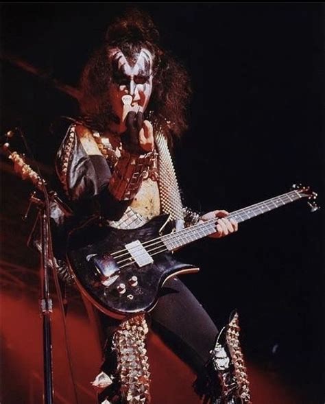 Pin By Amy Southworth On Kiss In Kiss Pictures Kiss World Hot Band