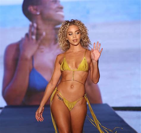 Jasmine Sanders Allie Ayers More Stun At Sports Illustrated Swimsuit Runway Show During Miami