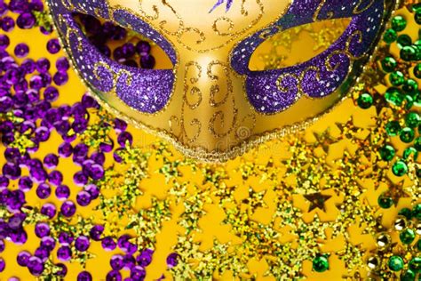 Mardi Gras Luxury Masquerade Venitian Festival Carnival Mask Gold Color Beads And Golden Green