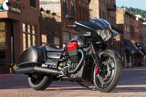 2017 Moto Guzzi Mgx 21 Flying Fortress First Ride Review Rider Reviews